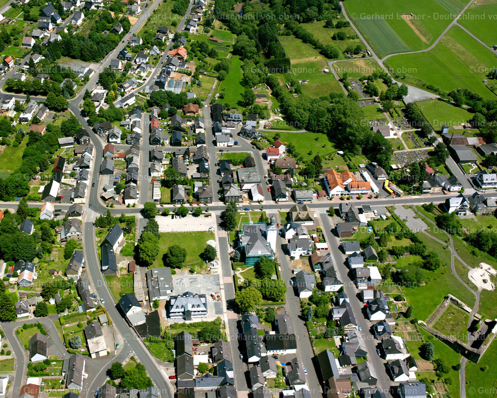 2610743 | DRIEDORF 09.06.2006 Wohngebiet einer Einfamilienhaus- Siedlung  in Driedorf im Bundesland Hessen, Deutschland // Single-family residential area of settlement  in Driedorf in the state Hesse, Germany Foto: Gerhard Launer