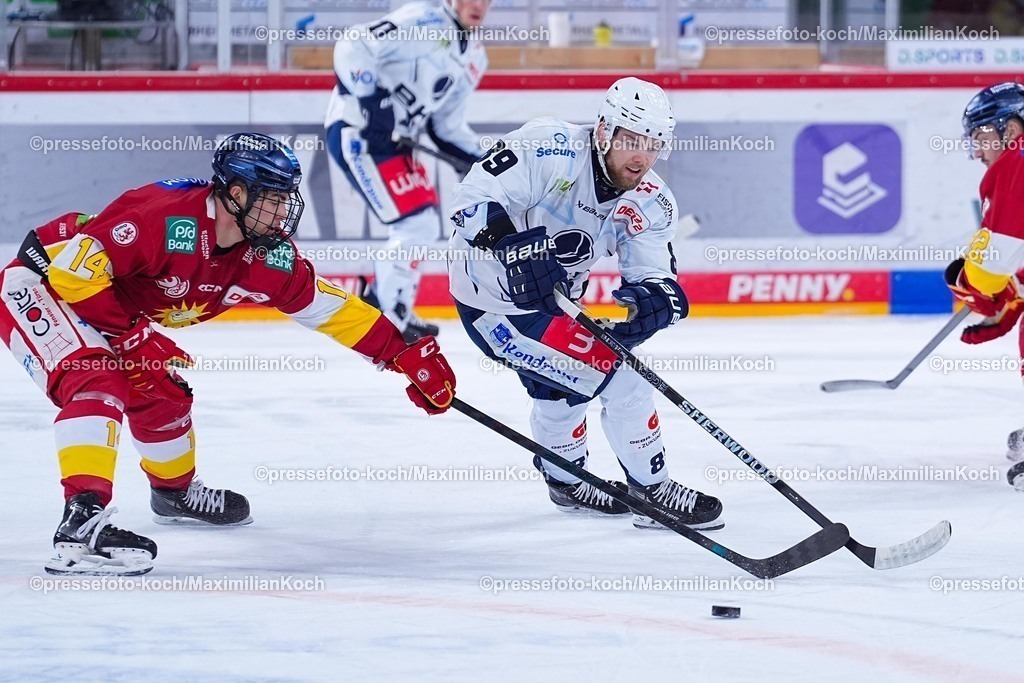 xYDRx20012601013 | 20.01.2026, xydrx, Eishockey, DEL2, Düsseldorfer EG - Blue Devils Weiden, PSD Bank Dome Düsseldorf: Kevin Marx Noren (Düsseldorfer EG #14) im Zweikampf gegen Tyler Ward (Blue Devils Weiden #89)   Photo: xYannisxDreimannxPressefotoKochx