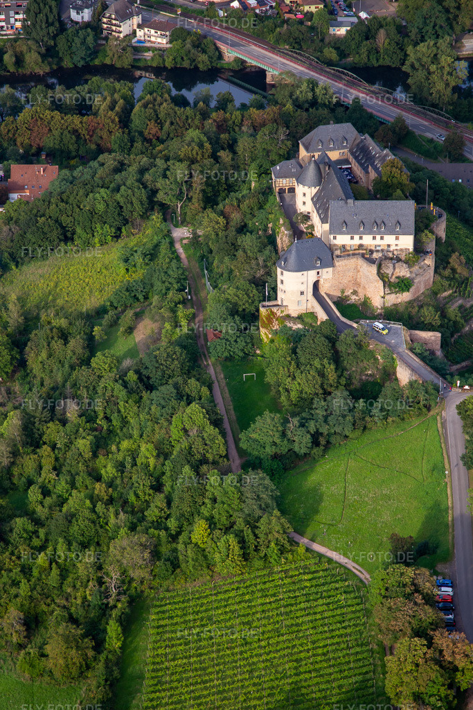 Luftbild: Schloß Ebernburg / Evangelische Familienferien- und Bildungsstätte Ebernburg im Ortsteil Ebernburg in Bad Kreuznach im Bundesland Rheinland-Pfalz in Deutschland.Foto: IMG_138257.jpg vom 03.09.2023 durch Werner Riehm/FLY-FOTO.deTAGUNGSHAUS.EKHN.DEarrow-icon-size3