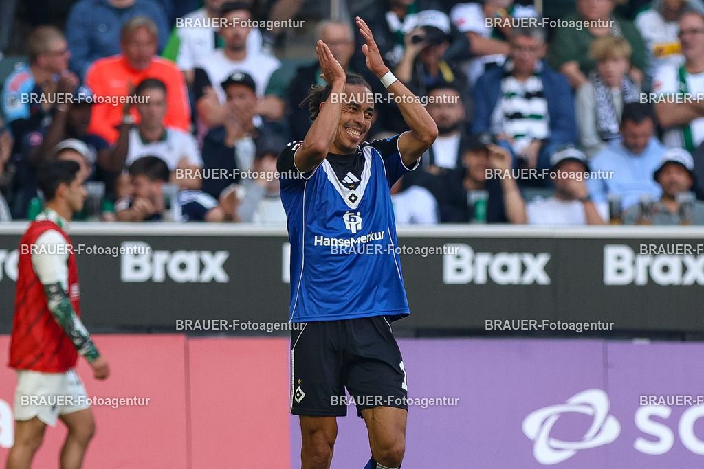 Borussia Mönchengladbach vs Hamburger SV - Bundesliga  | Mönchengladbach, Deutschland, 24.08.25:   Yussuf Poulsen (Hamburger SV) gestikuliert, Gestik waehrend des Spiels der Bundesliga zwischen Borussia Mönchengladbach vs Hamburger SV im Stadion im Borussia Park(Foto von Brauer-Fotoagentur / Adrian Schlueter)