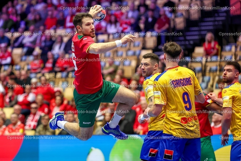 EHF16012601030 | 16.01.2026, Handball, Men's EHF EURO 2026, Portugal - Rumänien, Jyske Bank Boxen in Herning, Dänemark, Preliminary Round:  Joao Pedro Vinhas Silva Gomes (Portugal #66)  Sorin Paul Grigore (Romania #09) 