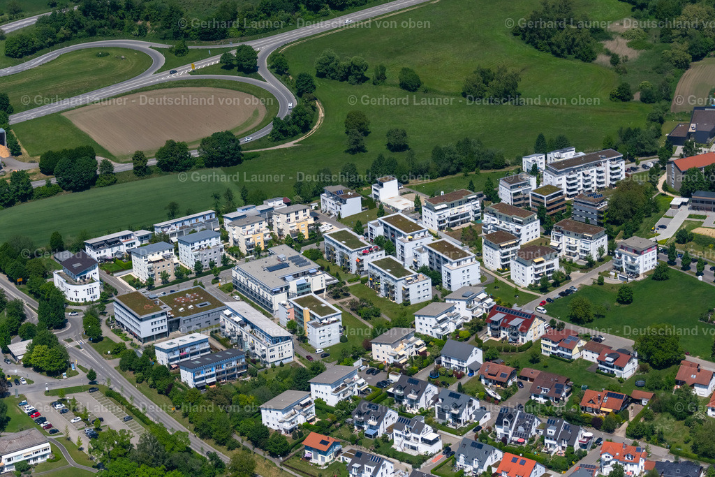 4027635 | ÜBERLINGEN 17.05.2020 Wohngebiet einer Mehrfamilienhaussiedlung am Hildegardring in Überlingen am Bodensee im Bundesland Baden-Württemberg, Deutschland. // Residential area of a multi-family house settlement on Hildegardring in Ueberlingen on Bodensee in the state Baden-Wuerttemberg, Germany. Foto: Gerhard Launer