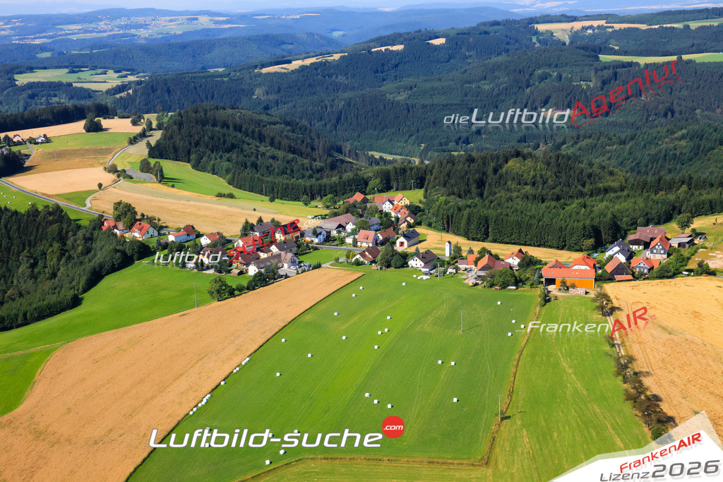 Die Luftaufnahme Eibenberg - Wilhelmsthal wurde vom UL-Flugzeug (keine Drohne) aus fotografiert.Hohe Druck- Auflösung-die Geschenkidee!