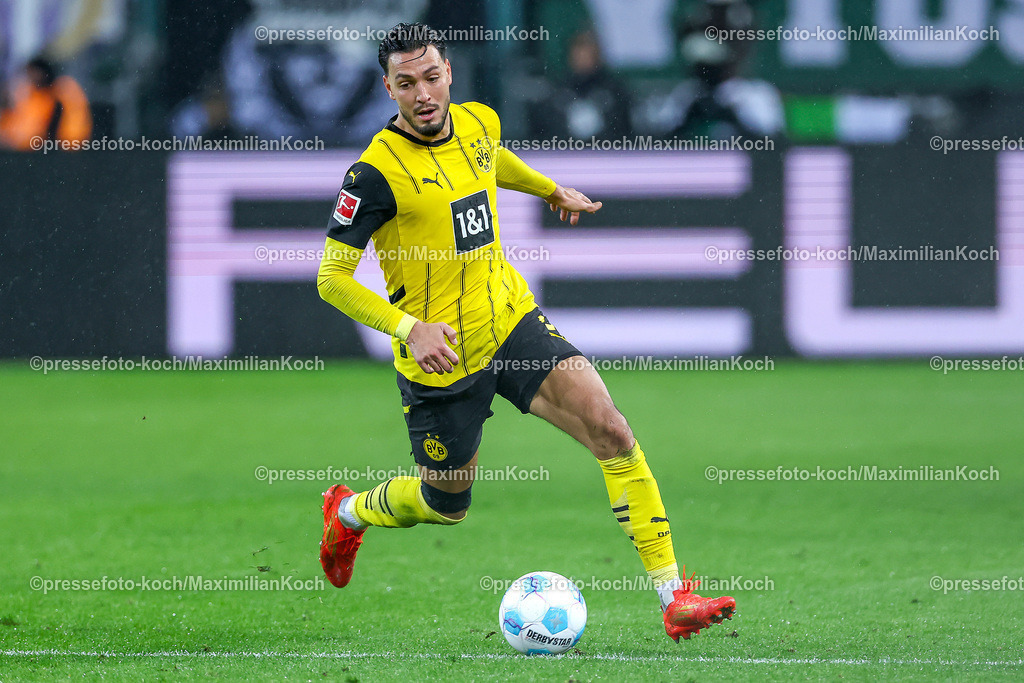 BMG07122401132 | 07.12.2024, Fußball, Borussia Mönchengladbach - Borussia Dortmund, 1. Fußball Bundesliga, Borussia-Park, Saison 2024 2025: Ramy Bensebaini (BVB #5)DFB regulations prohibit any use of photographs as image sequences and or quasi-video.