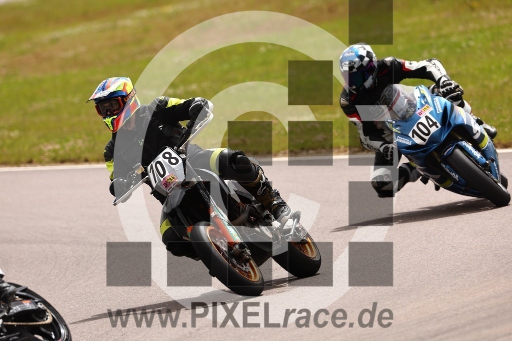 0108-20240629_01444 | Schöne Erinnerungen an spannende Momente - das festzuhalten ist unser Job. PIXELrace.de ist seit 2003 auf den Rennstrecken Europas unterwegs um die Action draußen beim Fahren und die wunderbare Stimmung imm Fahrerlager für euch einzufangen.