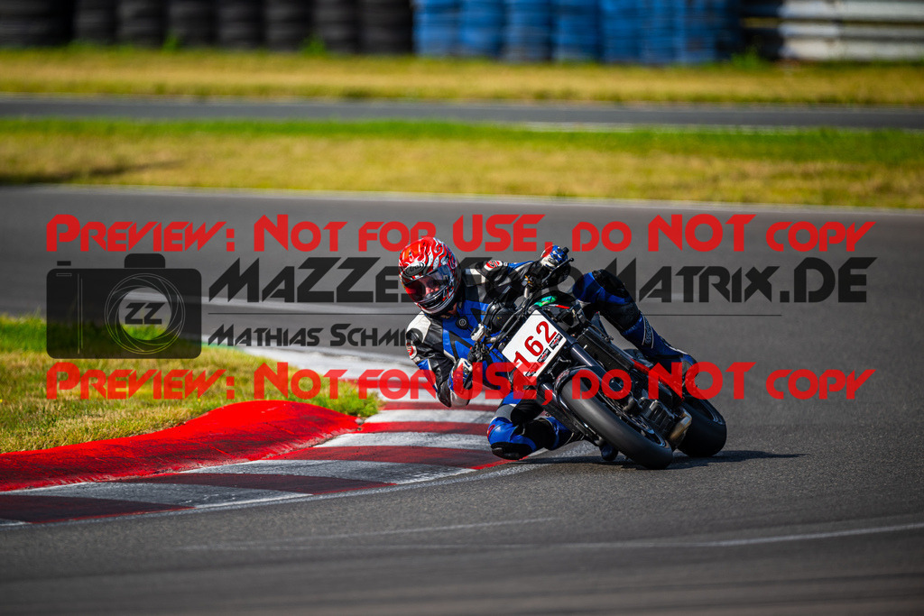 MaZZes_FotoMatrix_240724_6007705_2-725 | ROT