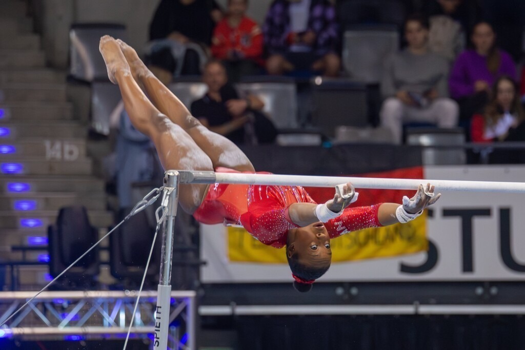 EnBW DTB-Pokal Stuttgart 2025, Mixed Cup***Gabrielle Black (Kanada) beim Einturnen am Stufenbarren | EnBW DTB-Pokal Stuttgart 2025, Mixed Cup***Gabrielle Black (Kanada) beim Einturnen am Stufenbarren - Realisiert mit Pictrs.com