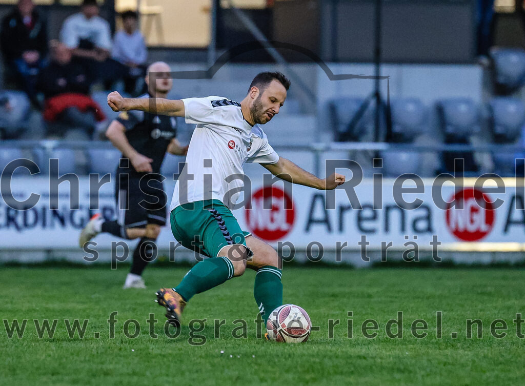 2024-04-05_023_FC_Schwaig_gegen_SV_Pullach | Oberding, Deutschland, 05.04.2024:
Fußball, Landesliga Südost 2023 / 2024, 28. Spieltag, FC Schwaig gegen SV Pullach, Endergebnis: 2:0

Nils Ehret (FC Schwaig, #25)

Foto: Christian Riedel / fotografie-riedel.net