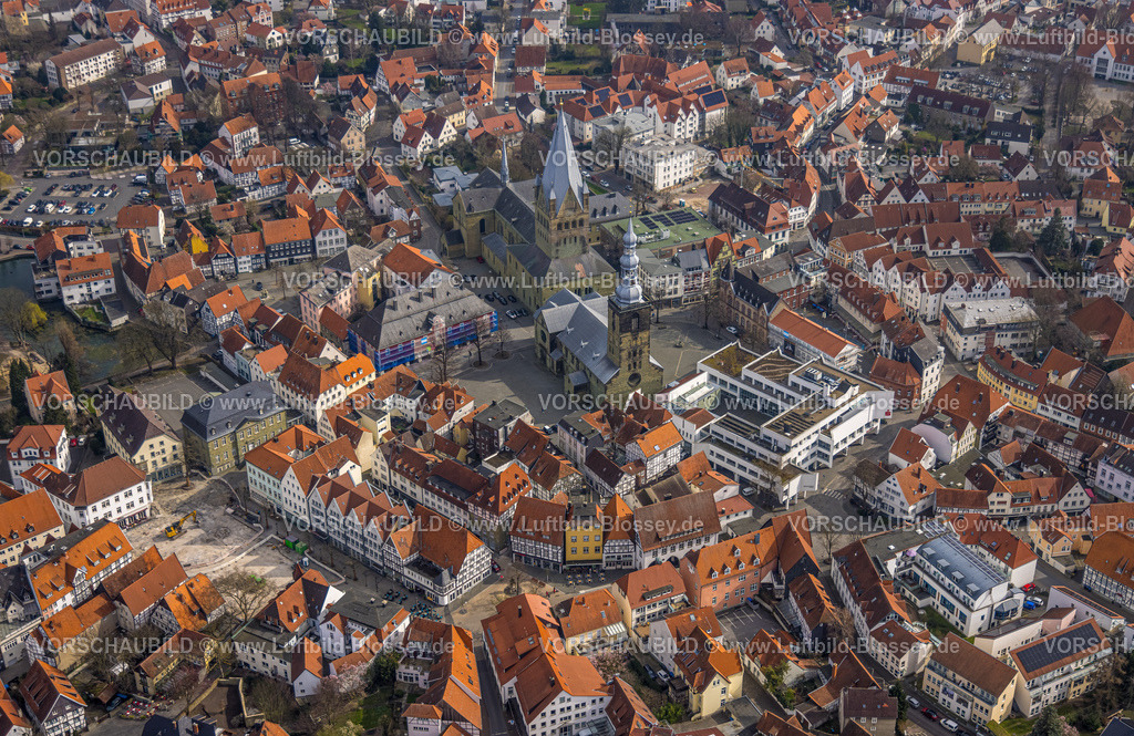 Soest240307461 | Luftbild, kath. Kirche St. Patrokli-Dom und Kirche St. Petri "Alde Kerke", Rathaus Renovierung und Altstadt Wohngebiet, Soest, Soester Börde, Nordrhein-Westfalen, Deutschland