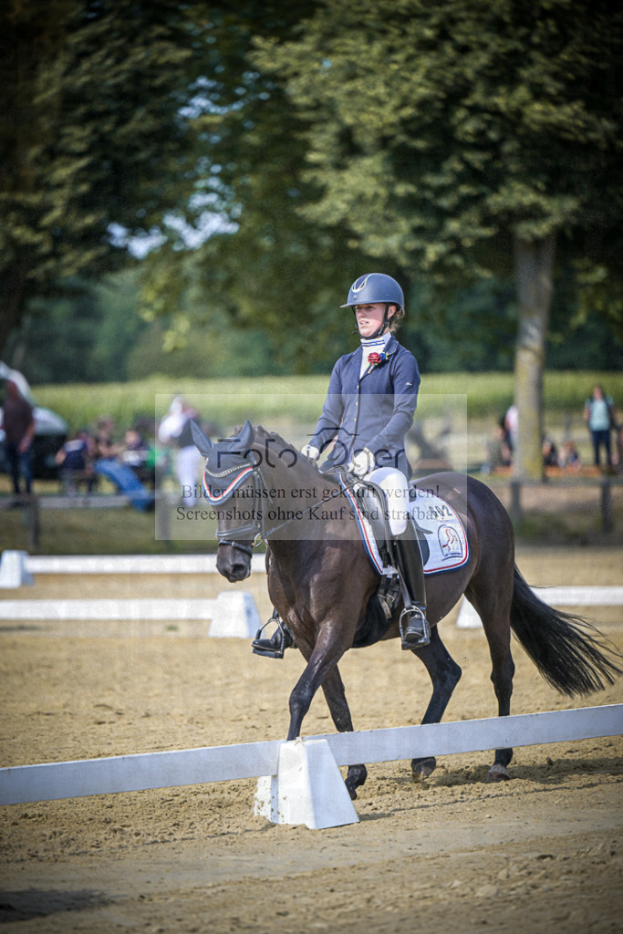 DOS_9316 | Entdecke hochwertige Reitturnierfotos von Foto Oger. Professionell, emotional und authentisch – jetzt Lieblingsmomente im Shop bestellen.Deutschlandweite Turnierfotografie. - Realisiert mit Pictrs.com