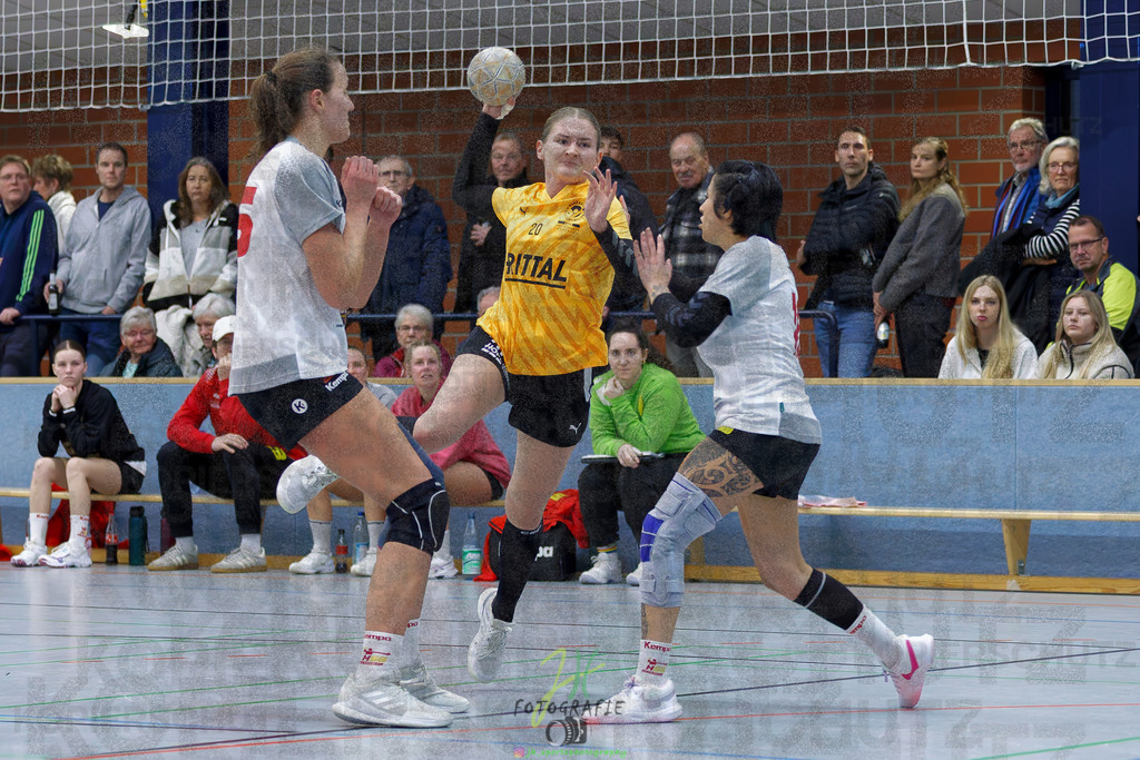 Frauen Oberliga Mitte (HHV); HSG Eibelshausen/Ewersbach - HSG Wettenberg II | Frauen Oberliga Mitte (HHV); HSG Eibelshausen/Ewersbach - HSG Wettenberg II am 13.12.2025 in Steinbrücken (Sporthalle am Hammerweiher)Photo © 2025 - Jörg Heinrich - Realisiert mit Pictrs.com