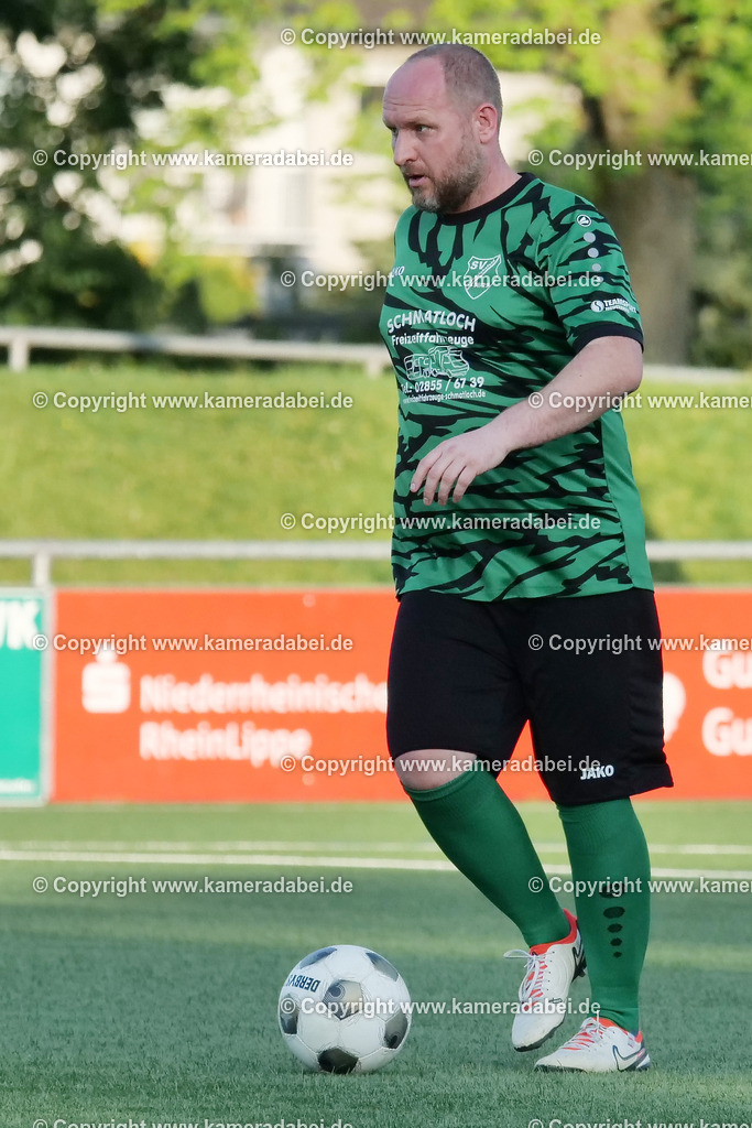 Fußball Kreispokal 25/26 Ü 32 : Spiel um Platz 3 : SV 08/29 Friedrichsfeld - SV Ringenberg AH  2 : 1 | Fußball Kreispokal 25/26 Ü 32 : Spiel um Platz 3 : SV 08/29 Friedrichsfeld - SV Ringenberg AH  2 : 1Spielort : Voerde Friedrichsfeld - Realisiert mit Pictrs.com