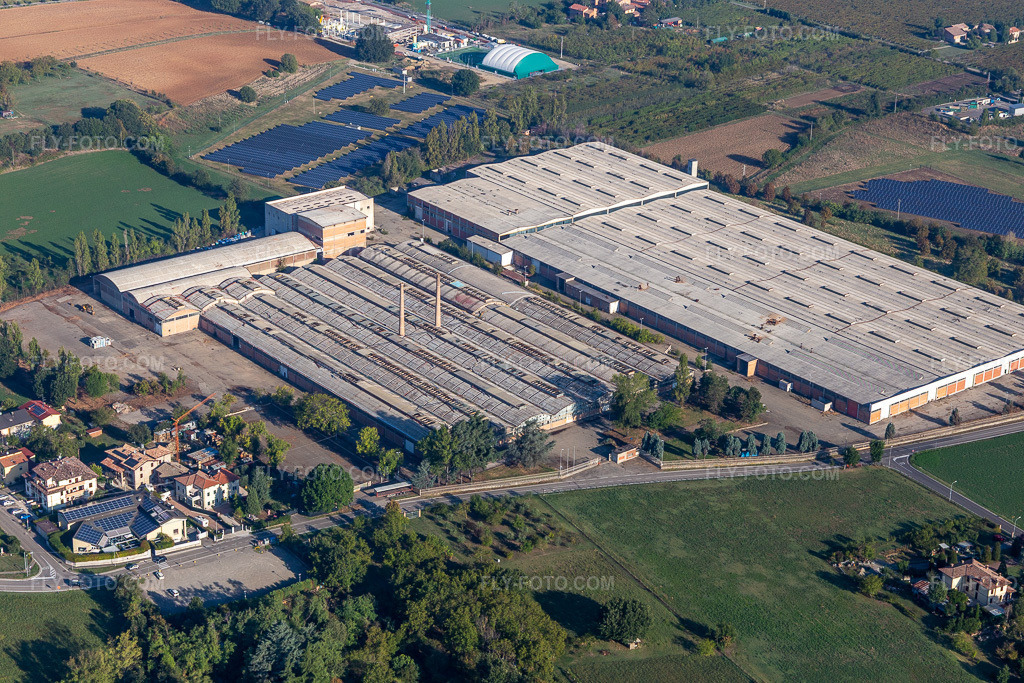 Aerial view: Abandoned factory in Gorzano in the district Gorzano in Maranello in the state Modena, Italy.Photo: IMG_134915.jpg taken on 09/20/2022 by Werner Riehm/FLY-FOTO.comResolution of the original: 5472 x 3648 px