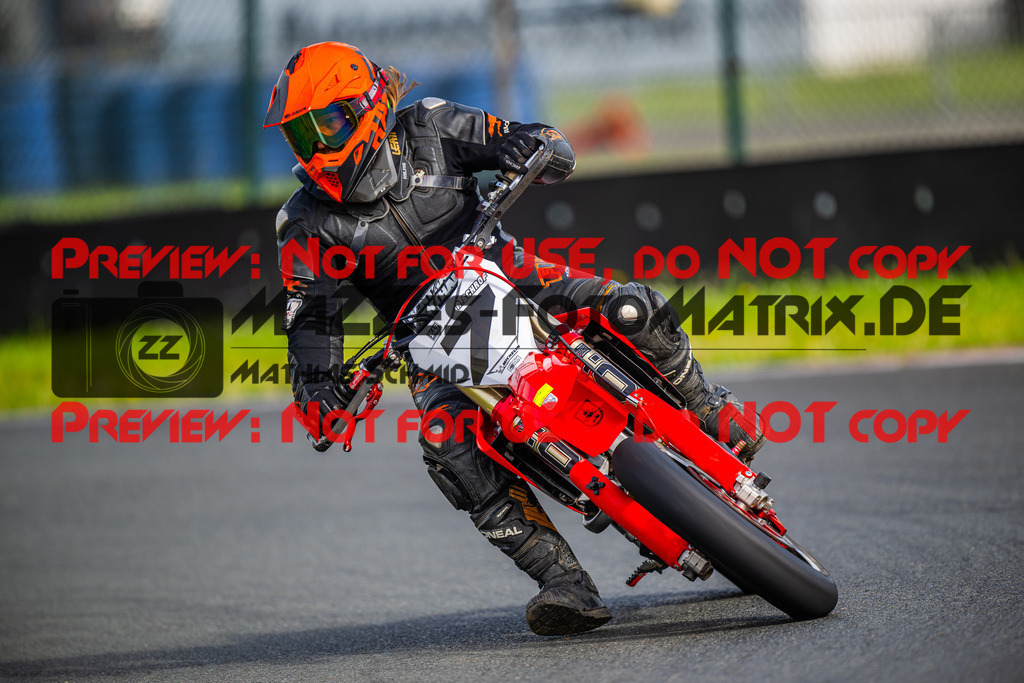 MaZZes_FotoMatrix_240621_6007705_7656 | GELB