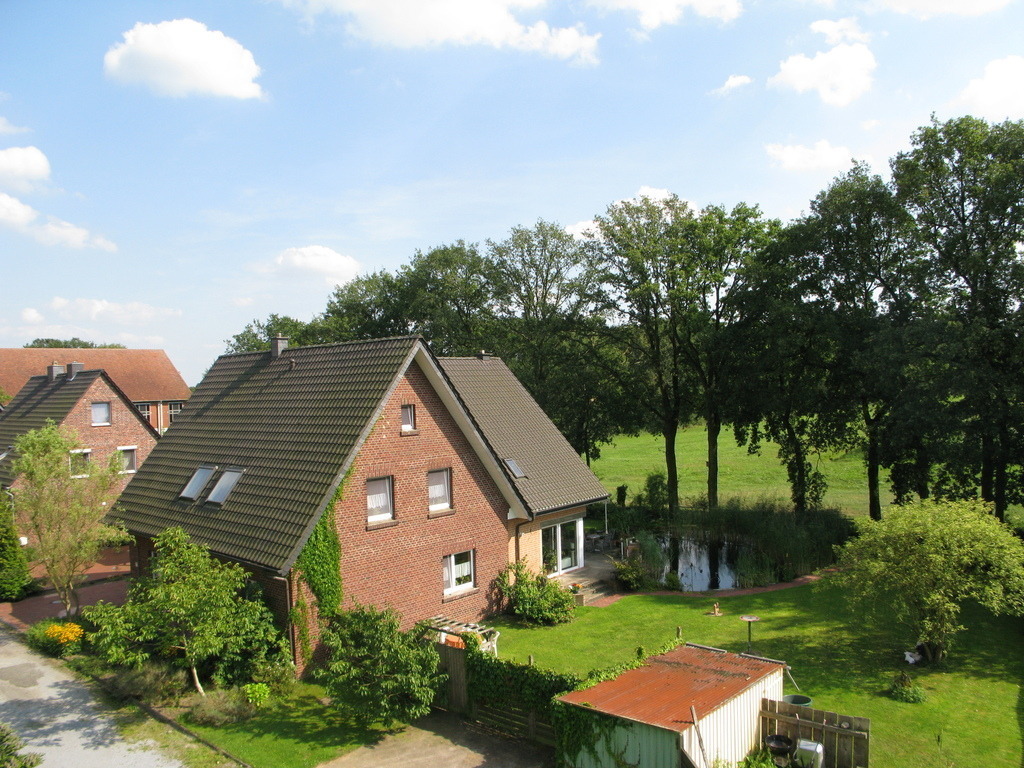 Aussen (1) | Foto, Video, Fotografie, Videografie, Fotobox, DJ, Discjockey, Musik, Musikbox, Veranstaltung, Photobooth, Amazon, Ebay, Buchtipp, Bestseller, Autor, Verlag, Buch, Wesel, Hamminkeln, NRW, Dinslaken, Rees, Drohne, Hochzeit, Party, Fotobox, Wesel, Fotograf