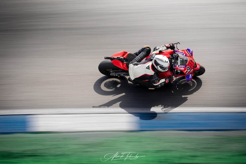 Ducati Trackday Hockenheimring 2026 | Entdecken Sie die faszinierende Welt von Alexander Tschuncky Arts: Kreative Fotografie, atemberaubende Automobilkunst und hochwertiger Bilderdruck. Lassen Sie sich inspirieren! - Realisiert mit Pictrs.com