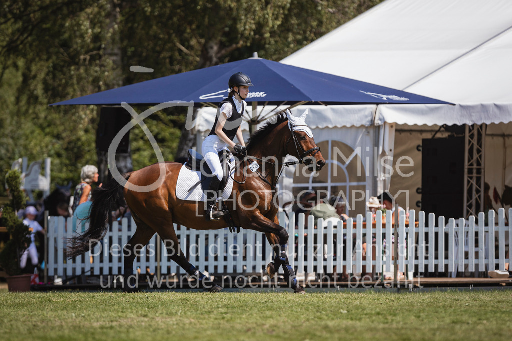 240720_LC_Springreiter-WB-220 | Deine schönsten Turniermomente als professionelle Fotos! Entdecke hochwertige Pferdesport-Fotografie im Online-Shop. Jetzt Fotos finden & bestellen!
