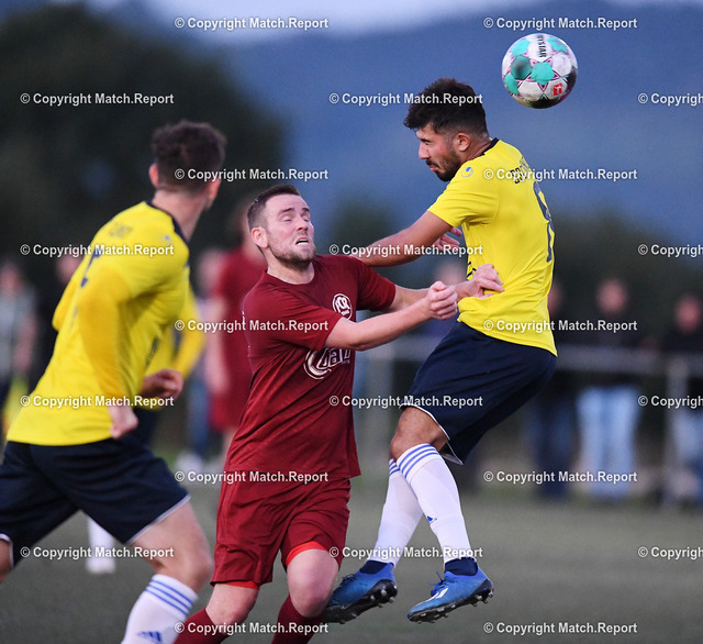Fussball  Landesliga 2021/2022: FC Rottenburg - SSC Tuebingen | Fussball  Landesliga 2021/2022  01.09.2021FC Rottenburg - SSC TuebingenLeon Oeschger (Mitte, FC Rottenburg) gegen Berkant Cetinaya (re, SSC Tuebingen)FOTO: ULMER PressebildagenturxxNOxMODELxRELEASExx