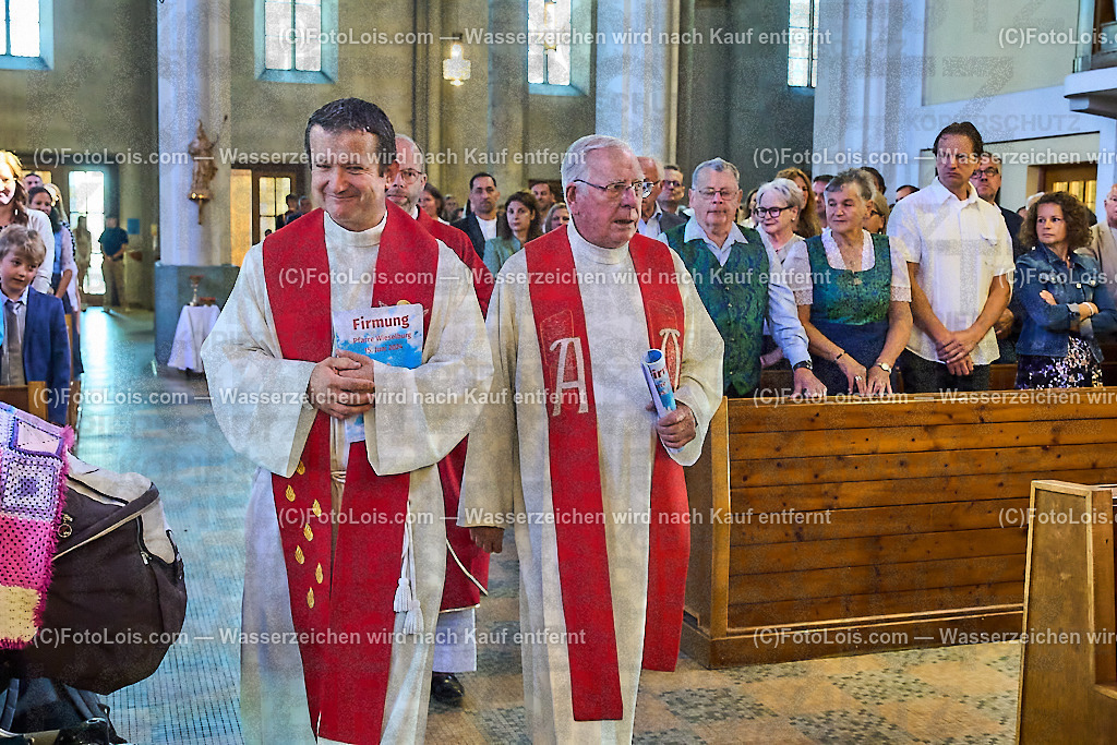 ALP0582_PfarrFirmung Wieselburg_Einzug | (C)FotoLois.com, Alois Spandl, Firmung in der Pfarrkirche Wieselburg mit Generalvikar Dr. Christoph Weiss, Dechant Pfarrer Daniel Kostrzycki und Monignore Franz Dammerer, Sa 15. Juni 2024.