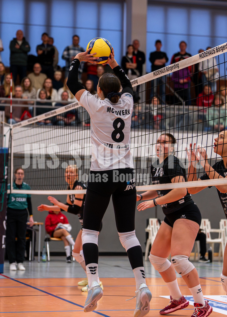 Volleyball I Frauen I Saison 2025-2026 I 2 Bundesliga Pro I 17. Spieltag VFL Oythe - VC Stralsund I 1437 | Georgia McGovern (8,VFL Oythe) - Realisiert mit Pictrs.com