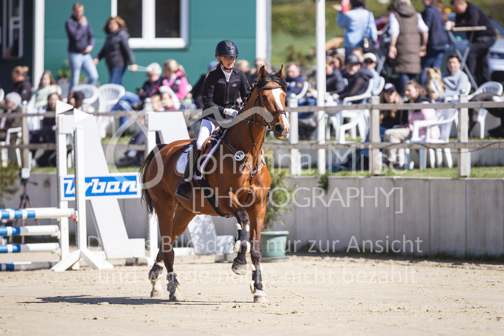 260425_Spenge_3_Stil-WB-302 | Deine schönsten Turniermomente als professionelle Fotos! Entdecke hochwertige Pferdesport-Fotografie im Online-Shop. Jetzt Fotos finden & bestellen!