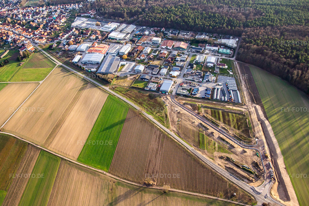 Luftbild: Erweiterungsfläche des Gewerbegebiet Gereutäcker in Hatzenbühl im Bundesland Rheinland-Pfalz in Deutschland. Foto: IMG_139370.jpg vom 16.12.2023 durch Werner Riehm/FLY-FOTO.de