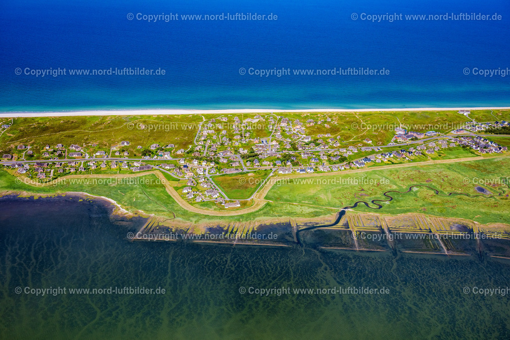 Sylt_Rantum_ELS_3338210625 | SYLT 21.06.2025 Ortsansicht an der Meeres-Küste in Rantum (Sylt) auf der Insel Sylt im Bundesland Schleswig-Holstein, Deutschland. // Townscape on the seacoast in Rantum (Sylt) at the island Sylt in the state Schleswig-Holstein, Germany. Foto: Martin Elsen