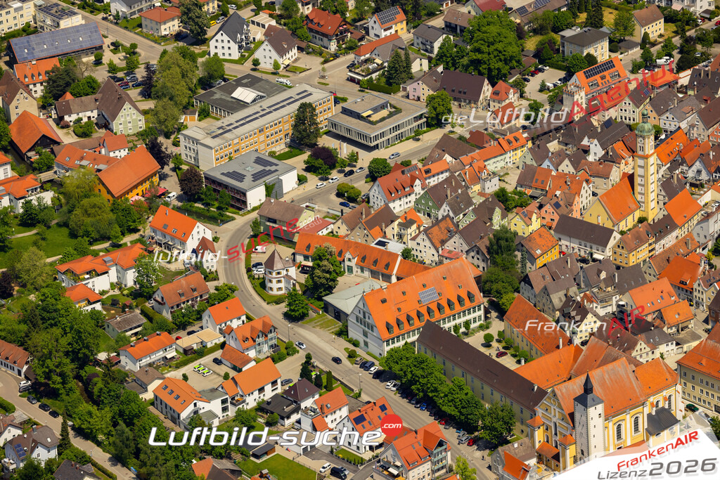 Das Luftbild zeigt  Mindelheim - Die Luftaufnahme wurde 2023 vom UL-Flugzeug aus erstellt ( keine Drohne ) - Hochauflösende Luftaufnahme - Für grossformatige Ausdrucke geeignet. Die Geschenkidee !Mit Lizenz und Bildrechte bestellbar