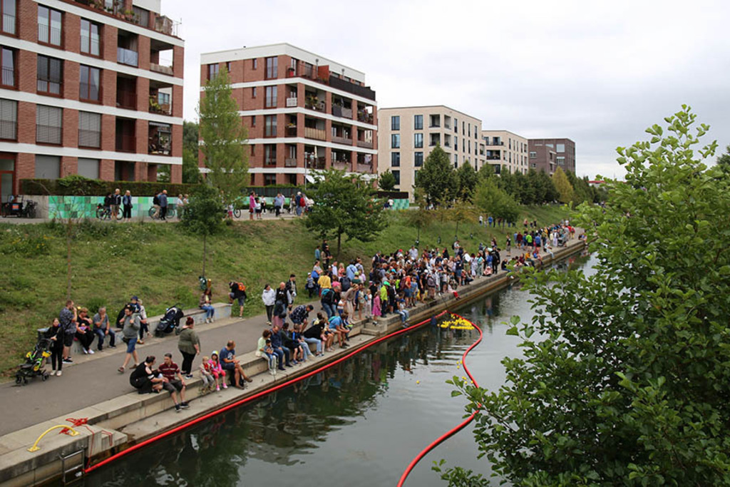 Lindenauer Hafen - Leipziger Wasserfest | Entdecke über 20 Kategorien Leipzig-Motive: Foto-Downloads, hochwertige Poster, Leinwand- & Fine-Art-Prints. Jetzt Lieblingsfoto im Bildlexikon Leipzig Shop bestellen!