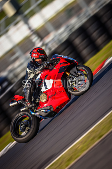 0012-240624_NR-007_12 | Deine Full-Service-Agentur für ✔️Videoproduktionen und ✔️Motorsportfotografie Jetzt Angebot anfragen!