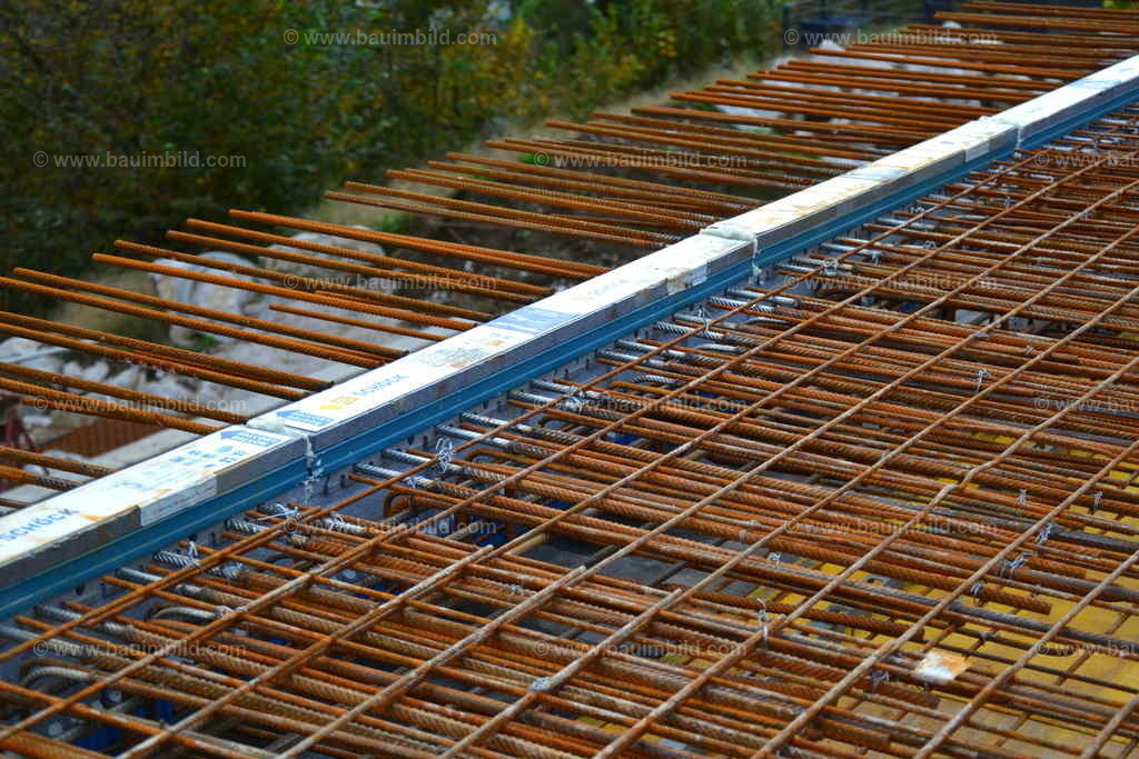 Bewehrung Kragplatte | Bewehrte Betondecke mit Wärmedämmelement für auskragende Balkonplatte 