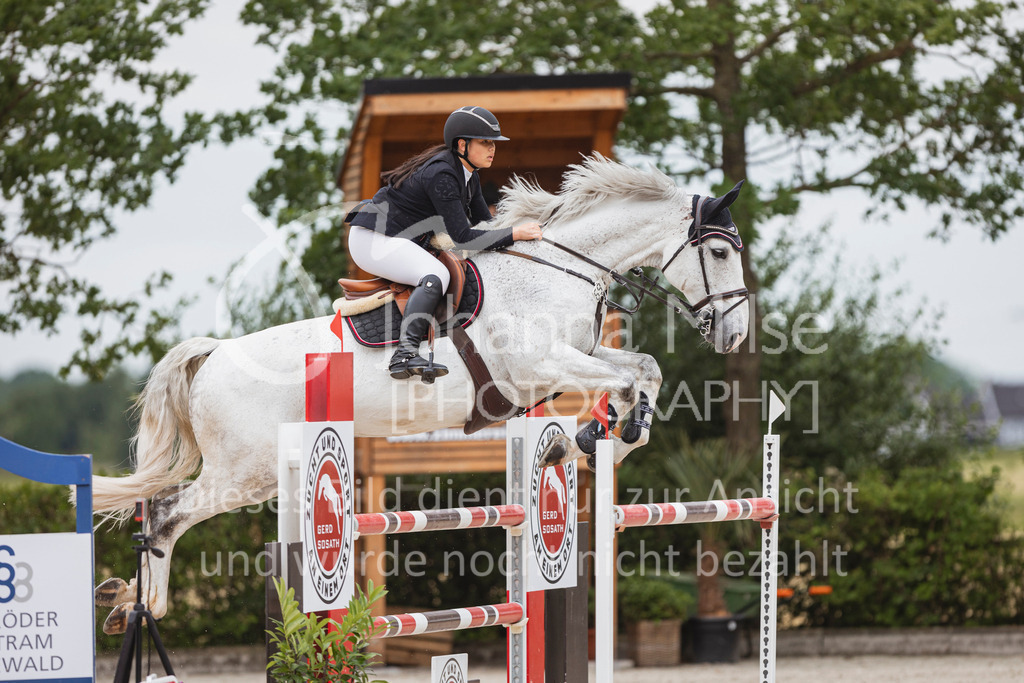 240614_Lemwerder_M2-Springen-460 | Deine schönsten Turniermomente als professionelle Fotos! Entdecke hochwertige Pferdesport-Fotografie im Online-Shop. Jetzt Fotos finden & bestellen!