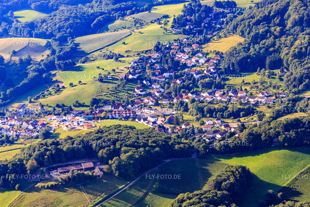 Dorfansicht im Odenwald von Norden | Luftbild: Dorfansicht im Odenwald von Norden im Ortsteil Oberflockenbach in Weinheim im Bundesland Baden-Württemberg in Deutschland. Foto: IMG_52134.jpg vom 19.08.2012 durch Werner Riehm/FLY-FOTO.de - Realisiert mit Pictrs.com