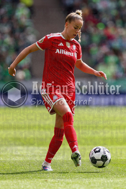 14.05.2026, GER, Fussball, Frauen, DFB-Pokal, Finale, Saison 2025/2026, VfL Wolfsburg - FC Bayern München | Giulia Gwinn (Bayern) in Aktion am Ball, Einzelaktion