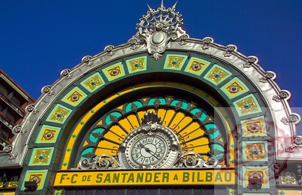 Bilbao Concordia Station art nouveau architecture details. Spain - Bilbao | Bilbao Concordia Station featuring art nouveau decorative facade with clock and stained glass - Realisiert mit Pictrs.com