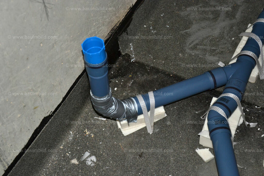 bib-lg15-sanitaer-0042 | Nach LV-Leistungsgruppen sortierte Detailfotos über den Bau eines Hauses. Alle Hausbau-Bilder direkt vom Urheber und Autor der Website Haus-Selber-Bauen.com
