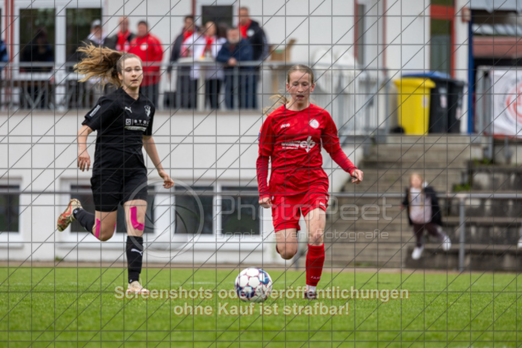 20250426_141305_0168 | #,1.FC Donzdorf (rot) vs. FC Wittlingen (schwarz), Fussball, EnBW-Oberliga B -Juniorinnen, 20. Spieltag, Saison 2024/2025, Rasenplatz, Lautertal Stadion, Süßener Straße 16, 73072 Donzdorf, 26.04.2025 - 14:00 Uhr,Foto: PhotoPeet-Sportfotografie/Peter Harich