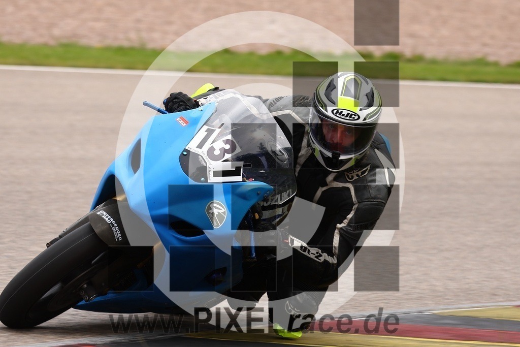 0131-20240527_00970 | Schöne Erinnerungen an spannende Momente - das festzuhalten ist unser Job. PIXELrace.de ist seit 2003 auf den Rennstrecken Europas unterwegs um die Action draußen beim Fahren und die wunderbare Stimmung imm Fahrerlager für euch einzufangen.
