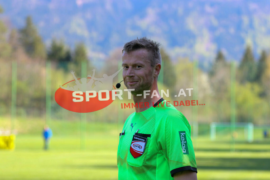 AUSTRIA U15 - MEXICO U15 | STEPHAN OREL (Assistant referee) ; AUSTRIA U15 - MEXICO U15 am 29.04.2022 in Arnoldstein
(Sportplatz), AUSTRIA, (Photo by Ernst Krawagner sport-fan.at) - Realisiert mit Pictrs.com