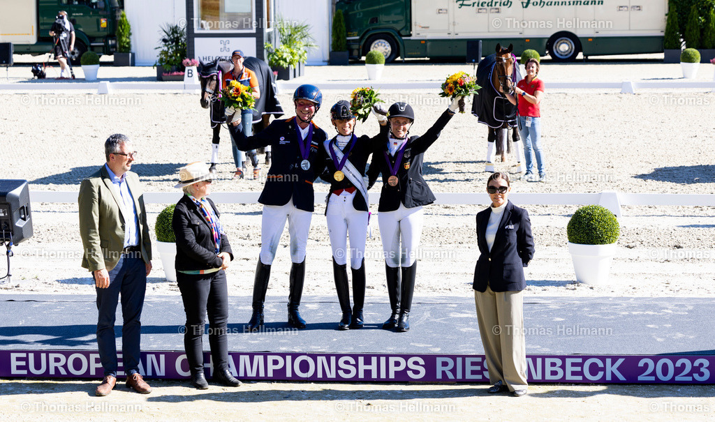 TH_Mich_le George (BEL)-Frank Hosmar (NED)-Regine Mispelkamp (GER)-_11493 | FEI European Championships Riesenbeck 2023 am 06.09.23 in Riesenbeck, Demi Haerkens (NED), Michèle George (BEL), Tobias Joergensen, Heidemarie Dresing, Rihards Snikus, Ronan Murphy, FEI, Frank Hosmar (NED), Regine Mispelkamp (GER)