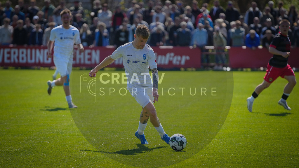 Fußball, Herren, Saison 2025/2026, Brandenburgliga, 23. Spieltag, Brandenburger SC Süd 05 vs. BSG Stahl Brandenburg, Samstag 25.04.2026, Werner-Seelenbinder-Sportplatz Brandenburg an der Havel | Fußball, Herren, Saison 2025/2026, Brandenburgliga, 23. Spieltag, Brandenburger SC Süd 05 vs. BSG Stahl Brandenburg, Samstag 25.04.2026, Werner-Seelenbinder-Sportplatz Brandenburg an der Havel, Im Bild: Elias Große (Stahl) - Realisiert mit Pictrs.com