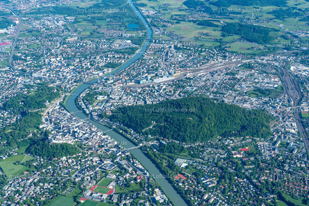 luftbild-salzburg-stadt-bruno-kapeller-70 | Luftbild von der Stadt Salzburg in Österreich. - Realisiert mit Pictrs.com