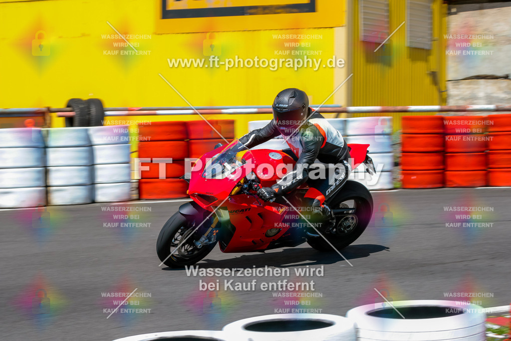 Moto-TeamOBK-21996 | Hier findet Ihr Bilder von Touristenfahrten auf der Nürburgring Nordschleife oder von anderen Veranstaltungen die ich besucht habe. Viel Spass beim Durch Schauen 