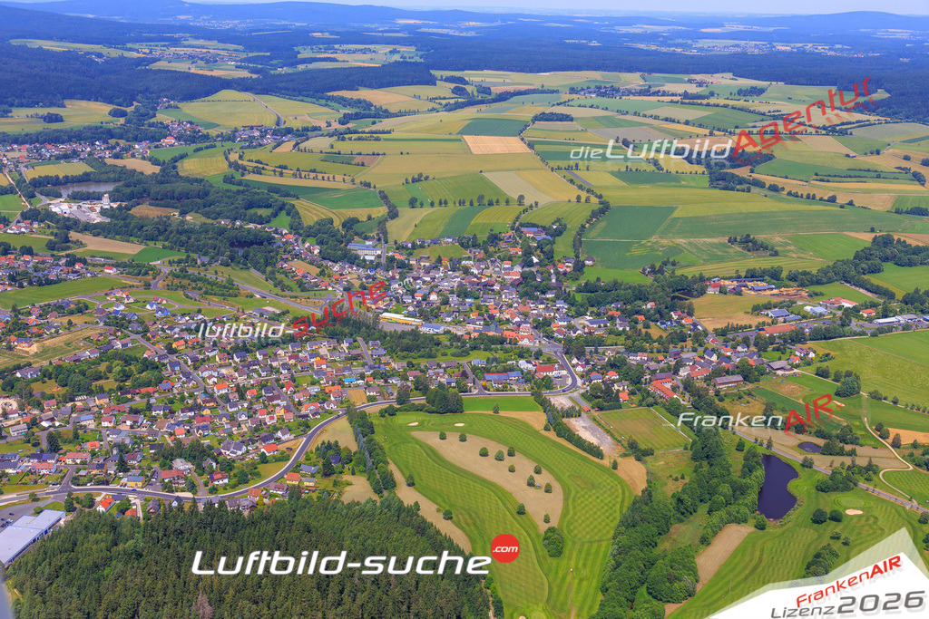 Die Luftaufnahme der Stadt Tröstau wurde vom UL-Flugzeug heraus erstellt ( keine Drohne )- hohe Auflösung für beste Qualität
