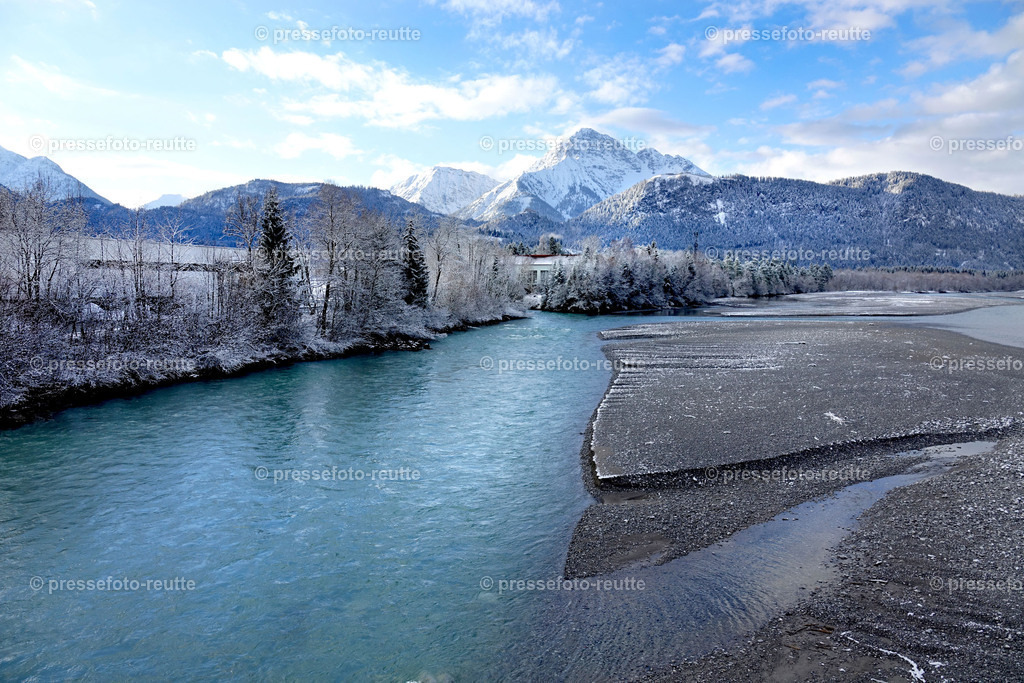 welltvi-Lechfluss-Winter_19Mrz2019-Reutte_DSC07598 | Info aus dem Bezirk Reutte/Ausserfern Tirol sowie eine umfangreiche Bilddatenbank über die gesamte Region: Lechtal, Talkessel Reutte, Tannheimertal, Zwischentoren. Lech, Plansee, Zugspitze, Grenztunnel, B179, Fernpassstraße, Verkehr, Lawinen, Tradition, - Realisiert mit Pictrs.com