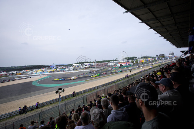 24hNbr18_0102855LDN_TU | Manthey-Racing, Porsche 911 GT3 R (911), Kevin Estre (F), Romain Dumas (F), Laurens Vanthoor (B), Earl Bamber (NZ), Falken Motorsports, Porsche 911 GT3 R (44), Klaus Bachler (A), Sven Müller (D), Martin Ragginger (A), Dirk Werner (D), Nürburgring 2018 - Realisiert mit Pictrs.com