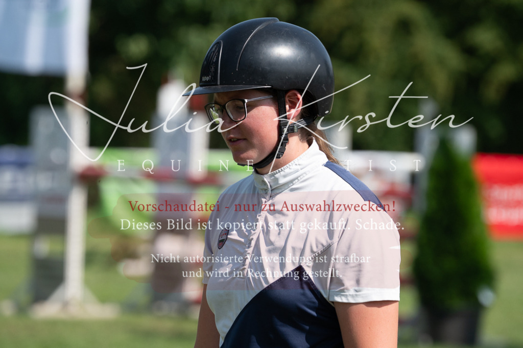 DSC_0759 | Pferde- und Turnierfotografie in Westsachsen. Pferdeportraits, Auftragszeichnungen und intuitive Kunst.