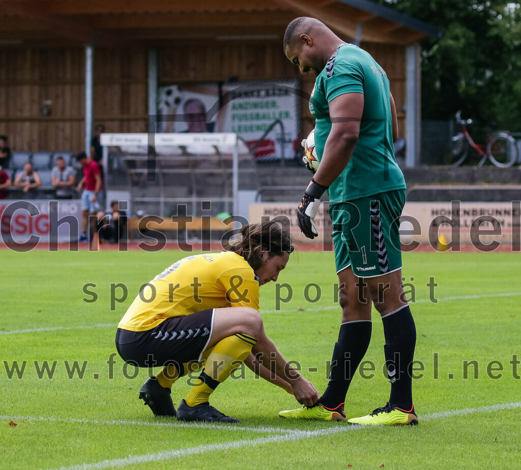 2023-07-23_006_SV_Anzing_gegen_SC_Kirchasch | Anzing, Deutschland, 23.07.2023:
Fußball, Kreisliga 2023 / 2024, Testspiel, SV Anzing gegen SC Kirchasch, Endergebnis: 5:1

Bastian Bönisch (SC Kirchasch, #16), Torwart Sven Kouame (SC Kirchasch, #1)

Foto: Christian Riedel / fotografie-riedel.net