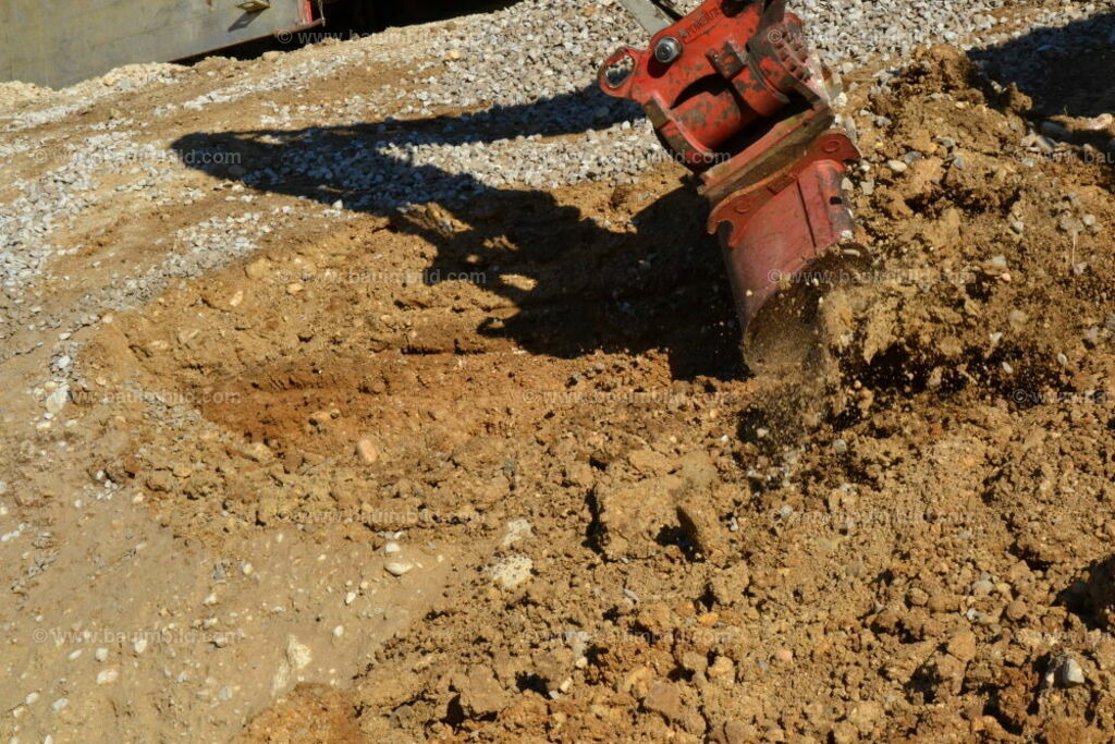 bib-lg02-erdarbeiten-0179 | Nach LV-Leistungsgruppen sortierte Detailfotos über den Bau eines Hauses. Alle Hausbau-Bilder direkt vom Urheber und Autor der Website Haus-Selber-Bauen.com