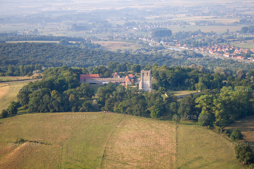 Aerial view: View of the town in Watten in the state North, France. – Photo: IMG_58900.jpg taken on 07/22/2013 by Werner Riehm/FLY-FOTO.com – Resolution of the original: 4752 x 3168 px